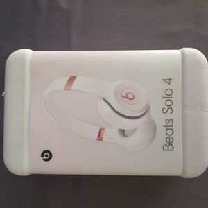 Beats Solo 4 White Headphones
